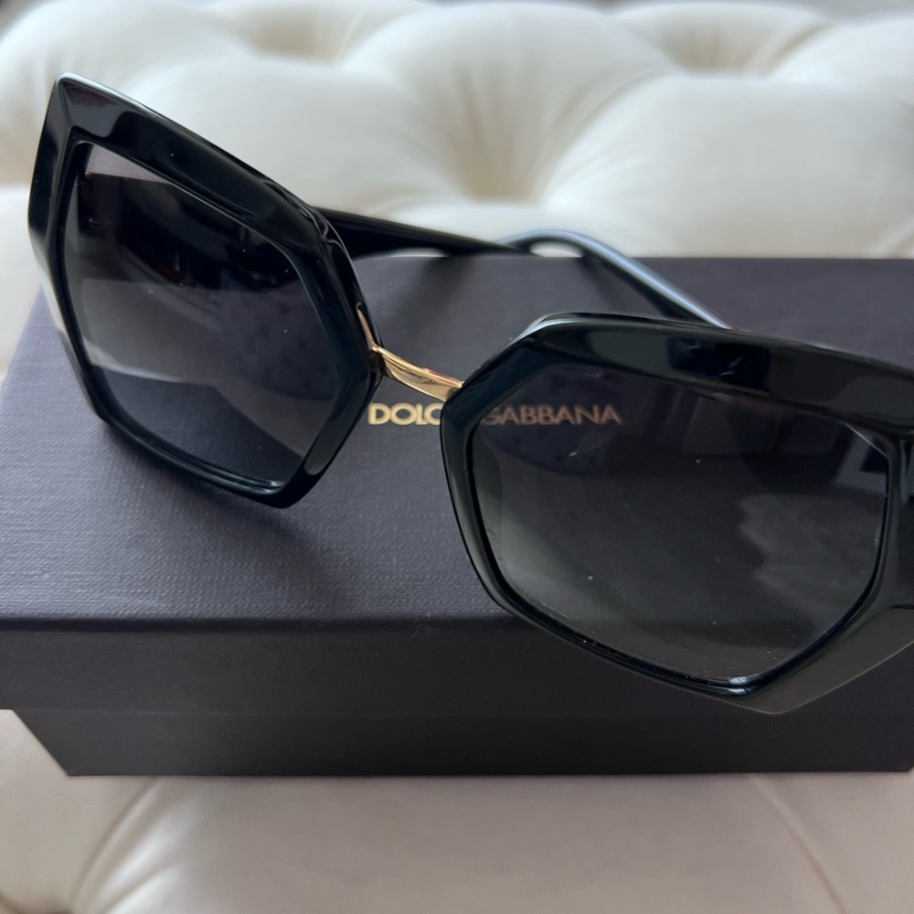 Dolce & Gabbana Black Oversized Cat-Eye Sunglasses